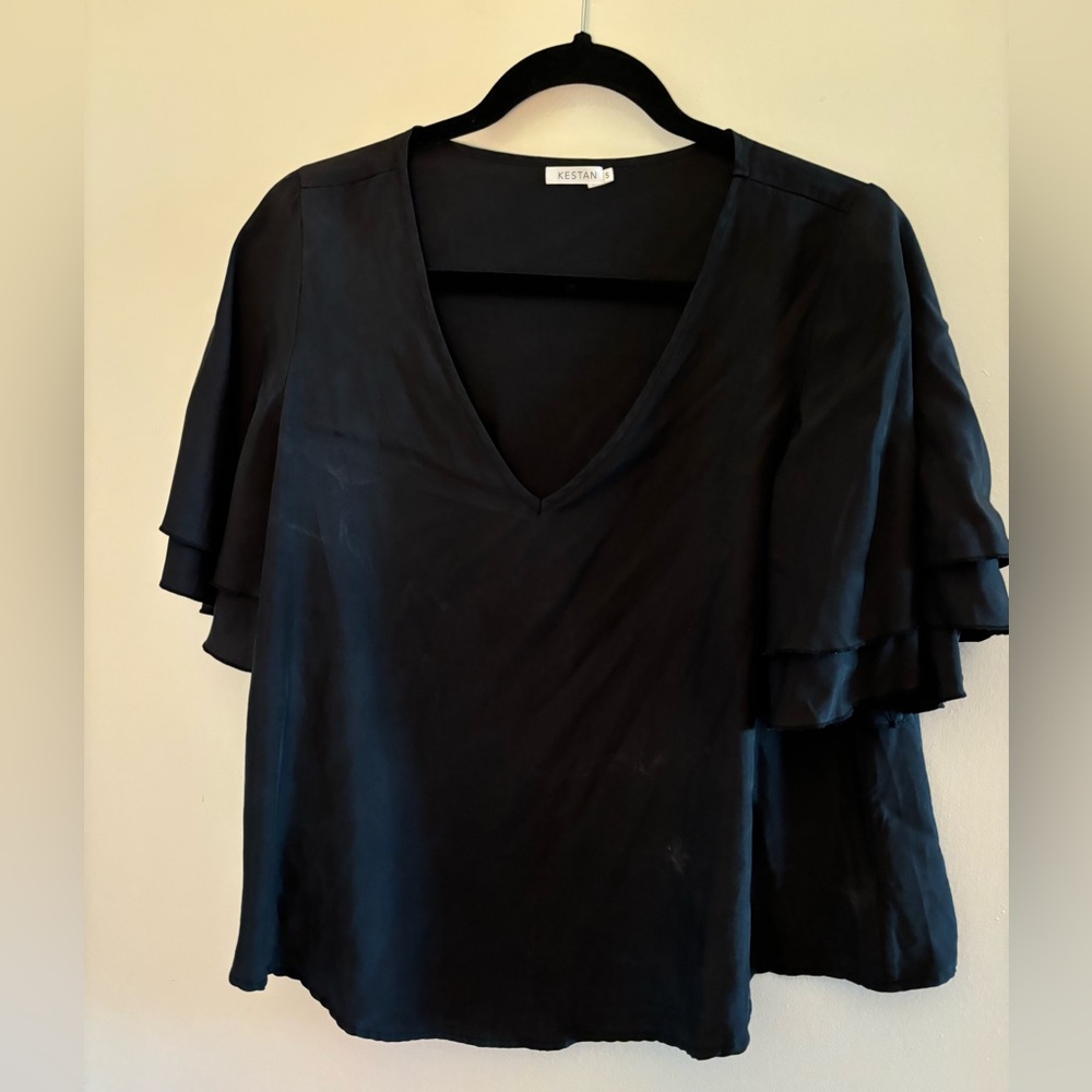 Black Kestan blouse with flowy sleeves